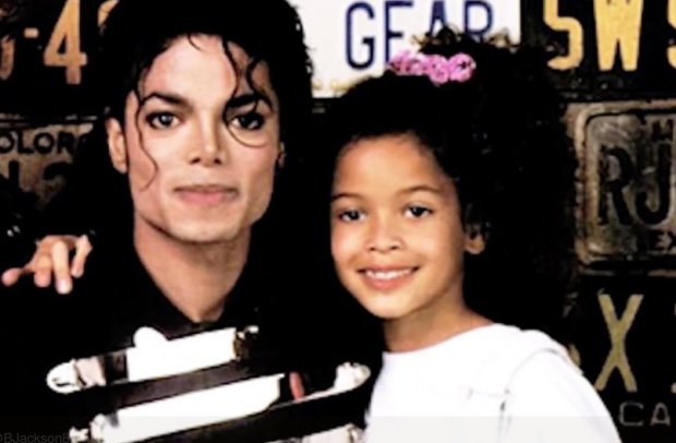 Sobrina de Michael Jackson apuñalada en ataque racista