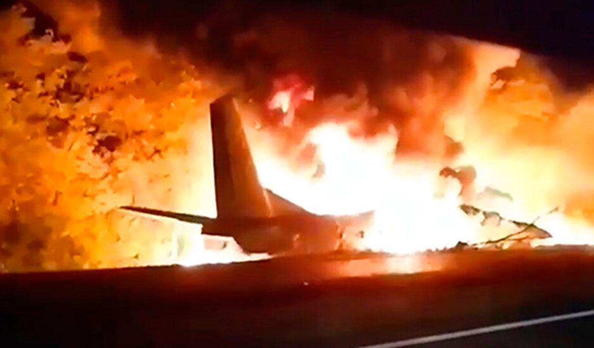 Accidente aéreo en Ucrania deja 22 muertos entre los que figuran cadetes