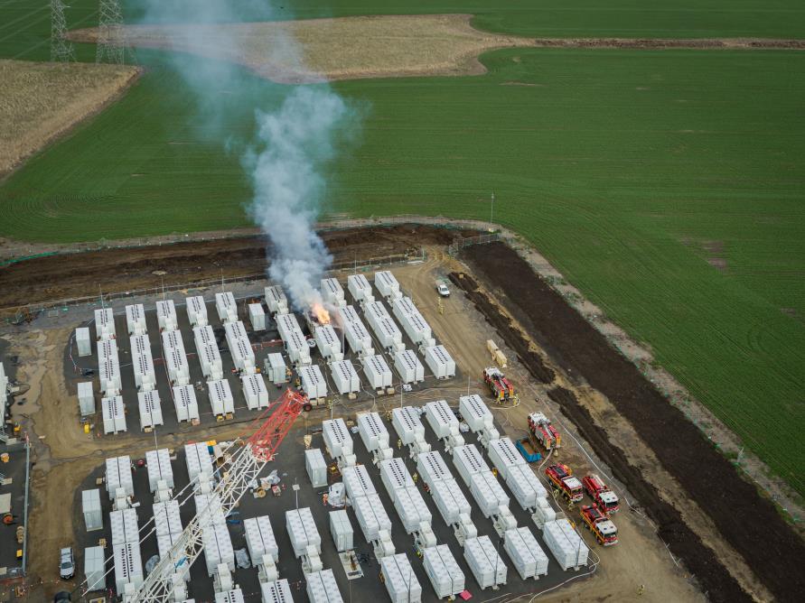 En Australia se incendia un gigantesco acumulador de Tesla de 13 toneladas