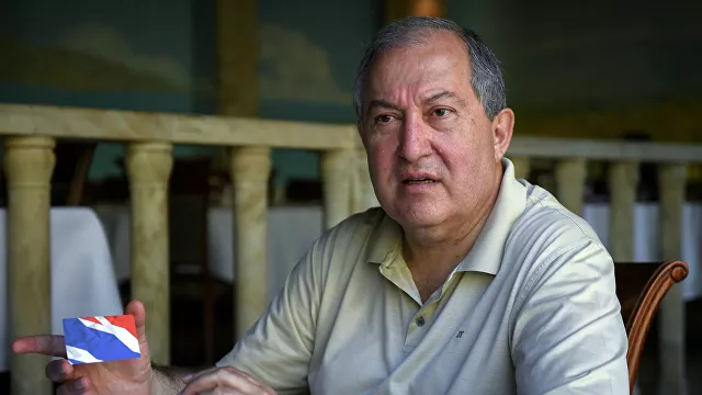 Suspenden oficialmente los poderes del presidente de Armenia