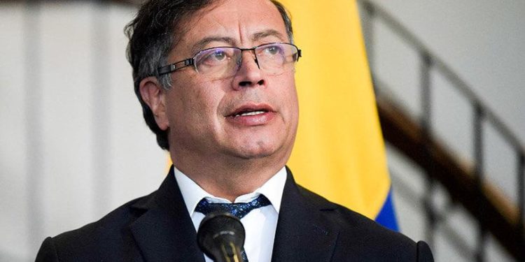 Gustavo Petro condena asesinato de dos periodistas en Colombia