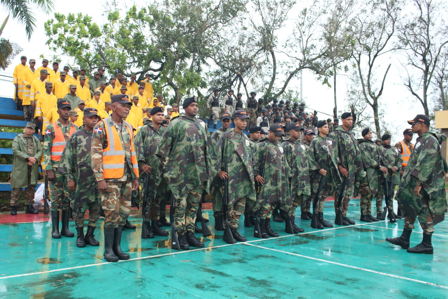 Fuerza del Pueblo desarrolla operativo de asistencia a afectados de huracán  Fiona – El Quinto Elemento TV