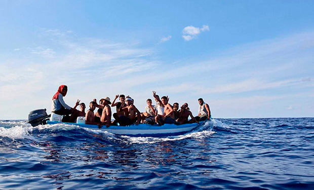 Italia defiende su política migratoria tras naufragio