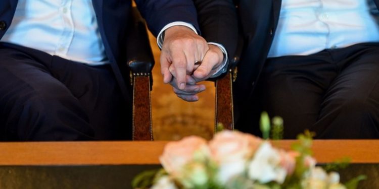 Más de 2 mil parejas se casan en Chile tras primer año de vigencia de matrimonio gay