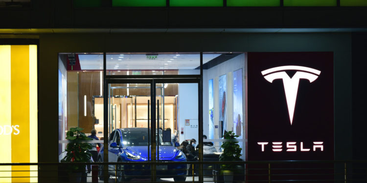 Hackean a Tesla y se llevan 350.000 dólares y un Model 3 en concurso de piratería en Canadá