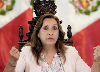 Fiscalía investiga a presidenta del Perú por lavado de activos y organización criminal