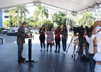 Policía dice no lanzó bombas a Casa Nacional del PLD pero sí a manifestantes