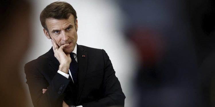 Senado de Francia aprueba controversial reforma de pensiones de Macron