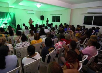 Fuerza del Pueblo promueve participación de mujeres en próximos certámenes electorales