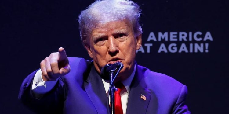 Coordinan términos para que el expresidente Trump se entregue a las autoridades
