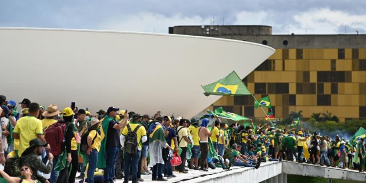 Liberan a cientos de mujeres implicadas en los ataques en Brasilia