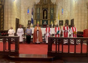 Iglesia católica barre el piso con políticos e instituciones en Sermón de las Siete Palabras