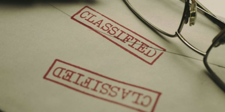 Hallan más de 100 documentos secretos de seguridad nacional de EEUU