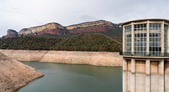 Fuerte sequía en España: Barcelona entrará en emergencia con restricciones en septiembre si no llueve