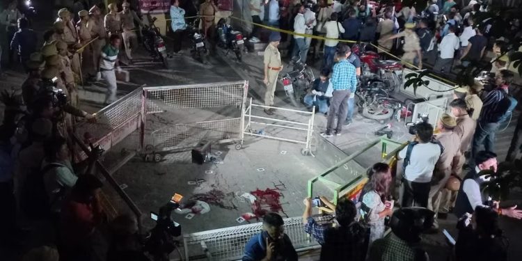 ¡Increíble! Exdiputado y su hermano asesinados a tiros en TV en vivo en India
