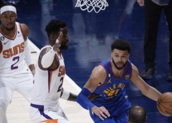 Nuggets superar a los Phoenix Suns