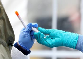 Nueva variante de covid-19 deja cinco muertos en el Reino Unido