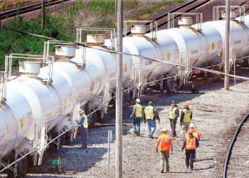 EE.UU: Tres vagones de un tren se descarrila con ácido sulfúrico