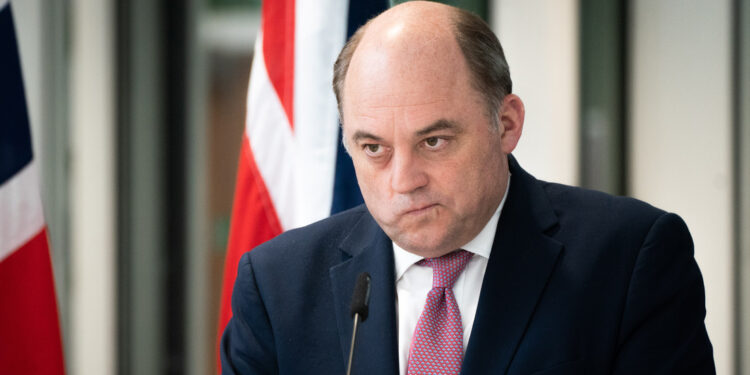 Secretario de Defensa británico advierte que se aproxima un conflicto global