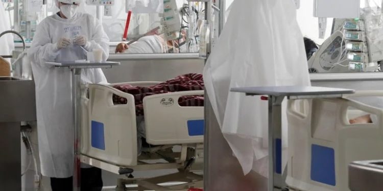 Controversia en Colombia por denuncia del ministro de Salud sobre “negocio” de las UCI con el covid-19