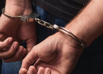 Apresan hombre acusado de disparar a una mujer por un roce de vehículos en Manoguayabo