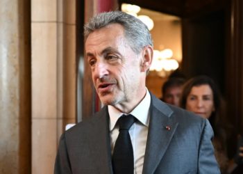 Dictan tres años de prisión al expresidente francés Nicolas Sarkozy