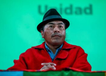 Un líder indígena acepta ser candidato presidencial en Ecuador