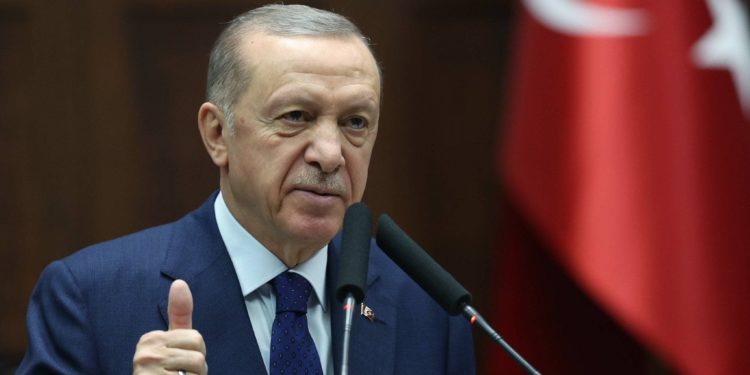 Erdogan lidera las elecciones en Turquía
