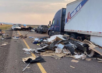 Tormenta de arena en EEUU provocan accidente dejando al menos 6 muertos