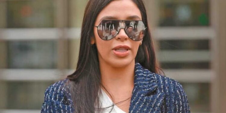 Esposa del “Chapo Guzmán” sale de prisión; continúa bajo proceso