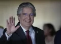 2000 Presidente de Ecuador anuncia que no será candidato para los comicios en Ecuador