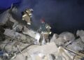 ATAQUE EN UCRANIA Ataque ruso deja 20 heridos y varios civiles atrapados entre escombros en Ucrania