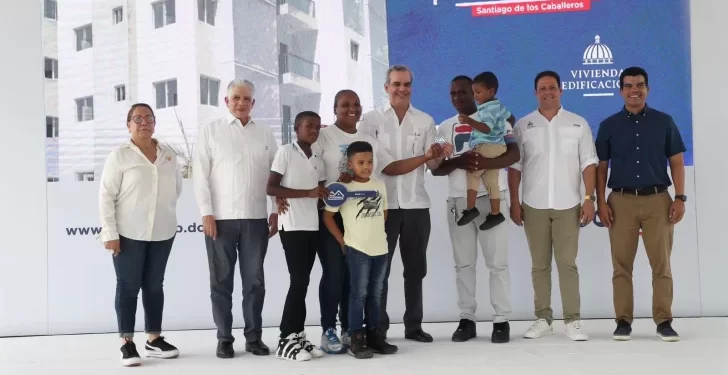 Presidente Abinader entrega varias obras en el Cibao