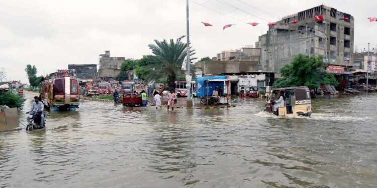 Mueren 28 personas por fuertes lluvias en Pakistán