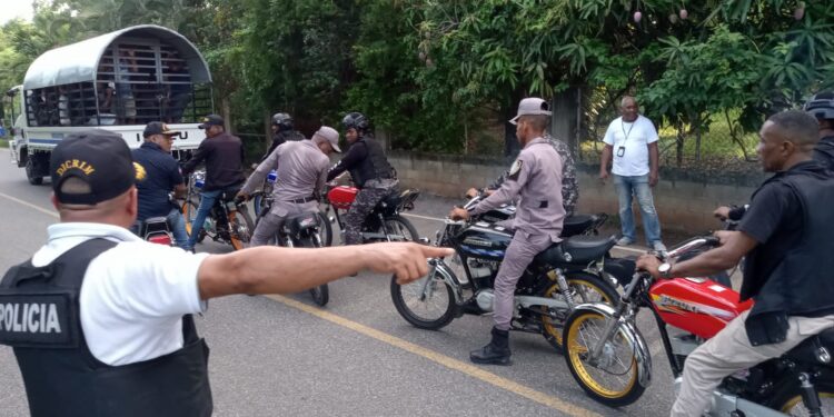 Desarticulan estructura de carreras clandestinas de motocicletas en San Cristóbal
