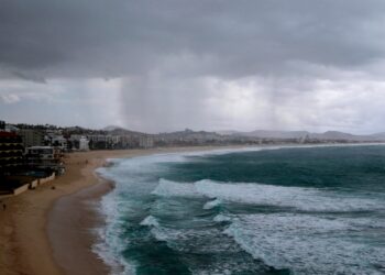 México emite alertas por posible huracán en la costa del Pacífico