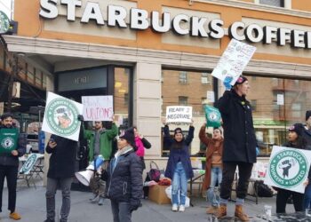 Empleados de Starbucks irán a huelga por prohibición de símbolos LGBT+