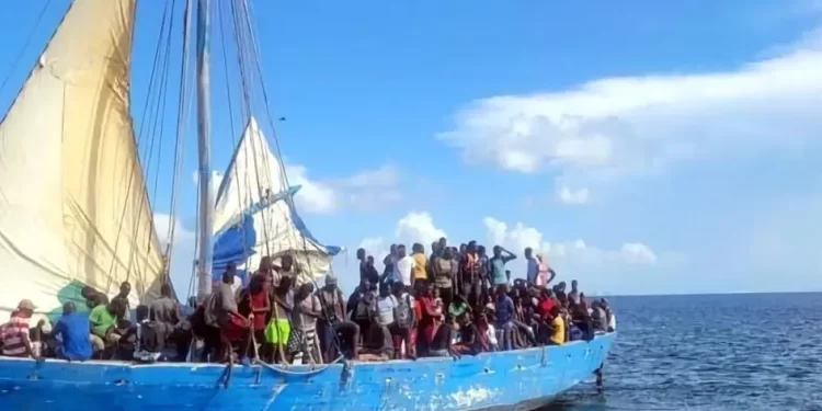 Interceptan un barco con casi 200 migrantes haitianos en las Islas Turcas y Caicos