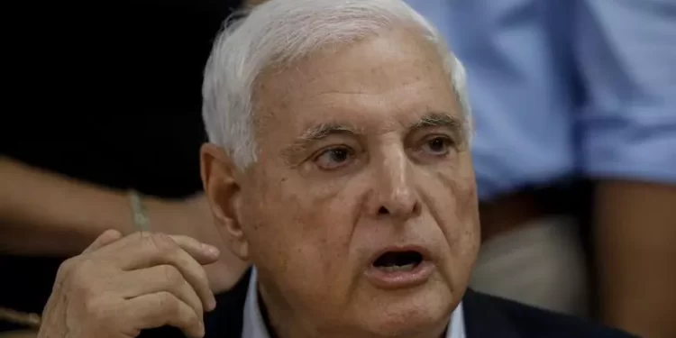 Condenan a 10 años y seis meses de prisión al expresidente panameño Martinelli