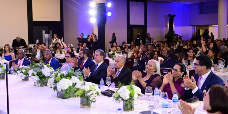 La Batalla de la Fe reconoce gobiernos de Leonel Fernández por apoyar labor evangelizadora