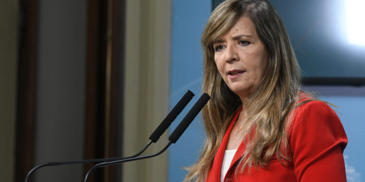 Imputan a la portavoz presidencial de Argentina por omisión de denuncias tras saqueos