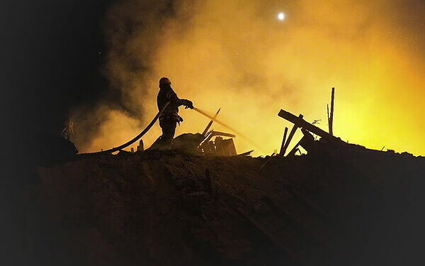 Tres muertos en bombardeos nocturnos en Ucrania