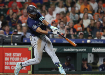 Marineros de Seattle vencen a Astros de Houston con actuación estelar de Julio Rodríguez