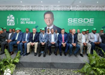 Fuerza del Pueblo juramenta a más de 100 ex jefes militares en Santiago