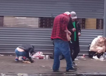 Filadelfia, conocida como ‘el barrio de los zombies’ a causa del fentanilo