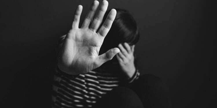 Una menor da a luz tras una violación y vuelven a violarla en grupo en un hospital de la India