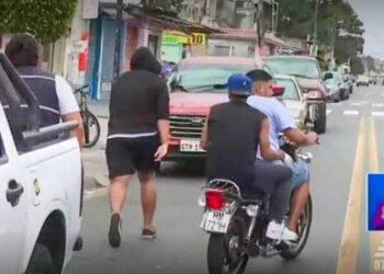 Asaltan equipo periodístico mientras se preparaba para informar sobre un atraco en Ecuador