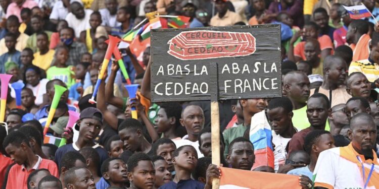 Francia mantiene una posición firme frente a la junta militar de Níger