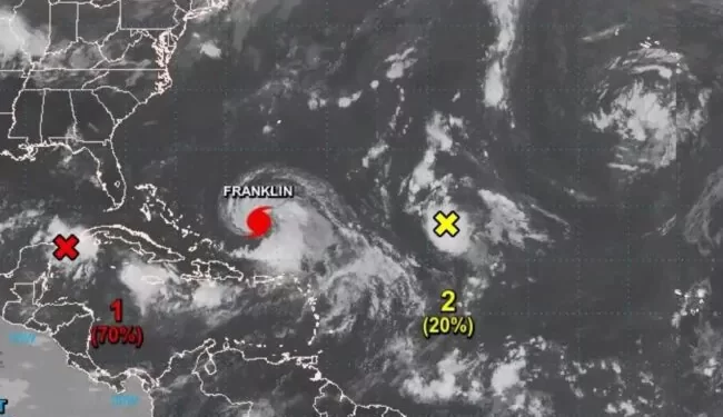 Franklin se convierte en huracán en aguas abiertas del Atlántico