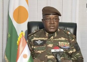 La junta militar nigeriana denuncia pactos militares con Francia